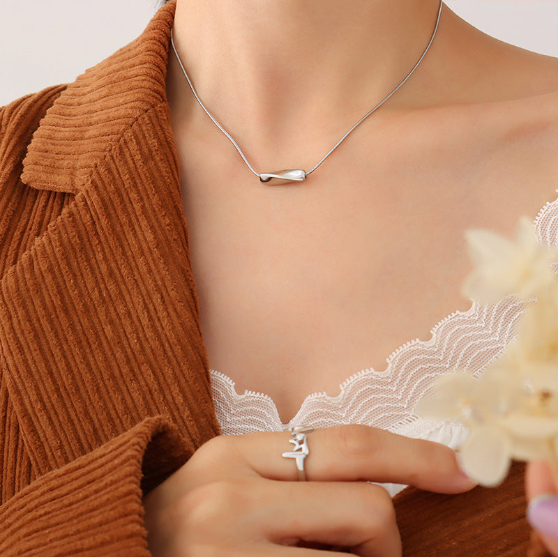 Minimalist Flowing Necklace