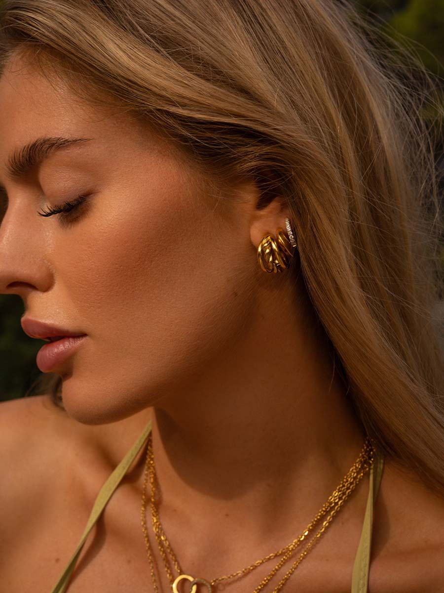 CRYSTALIZED SHINE HOOP SMALL Ohrringe Gold-Shopicrush