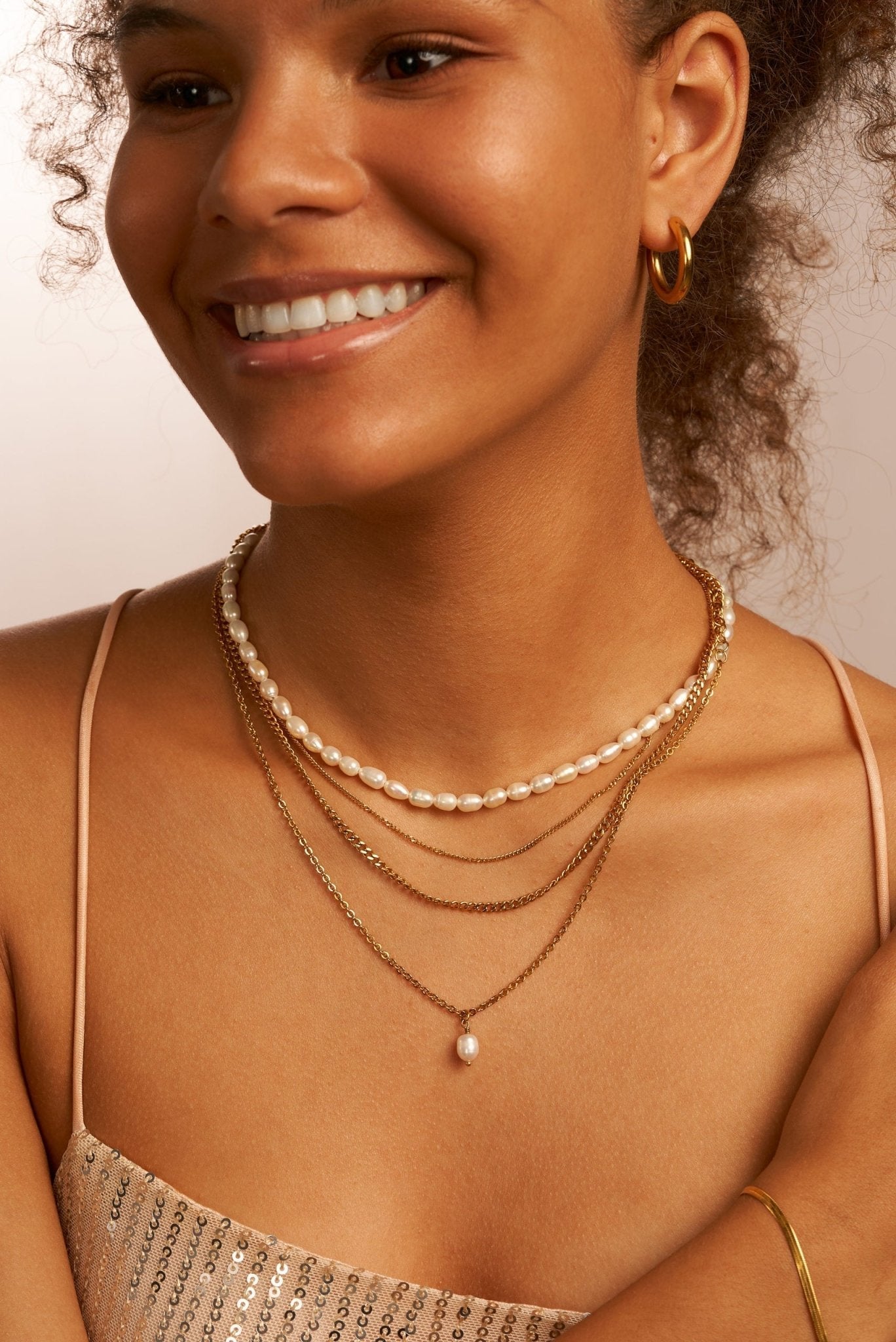 GLOSSY HOOPS Medium Ohrringe Gold-Shopicrush