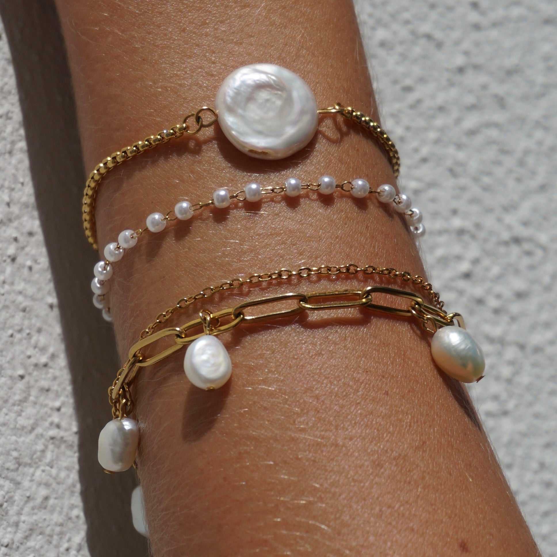 Sheena Dainty Pearl Armbander