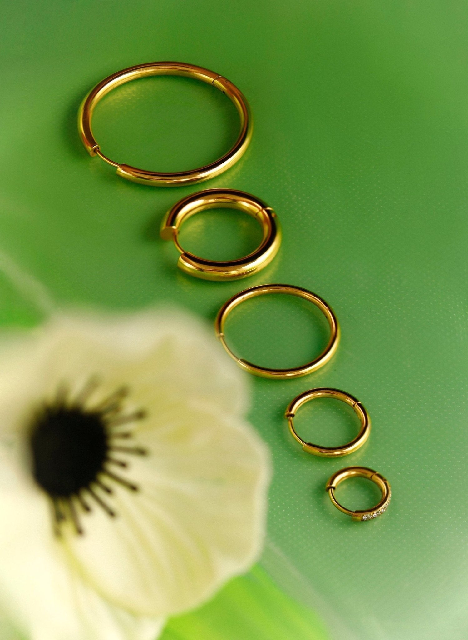 SLIM HOOP Small Ohrringe Gold-Shopicrush
